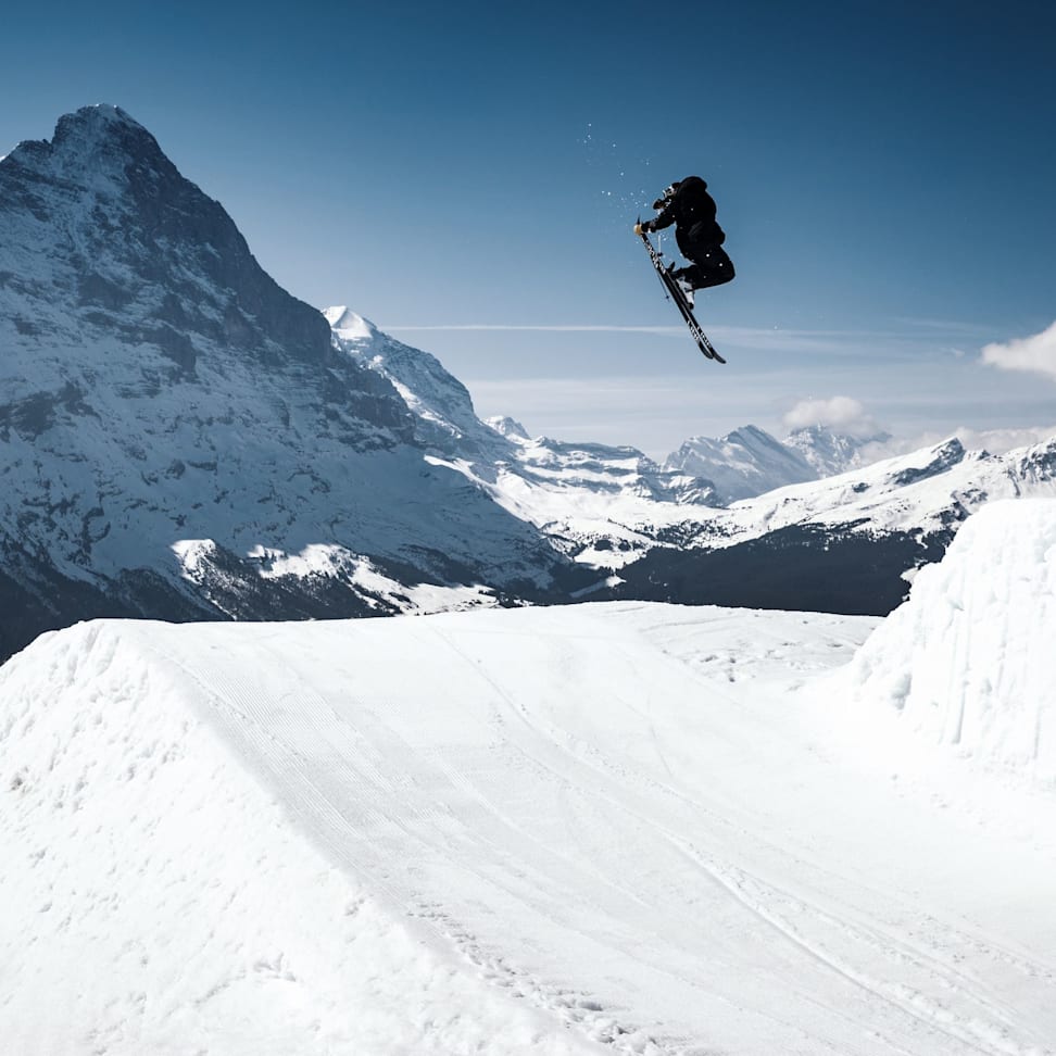 Grindelwald First Snowpark Person auf Kicker kl
