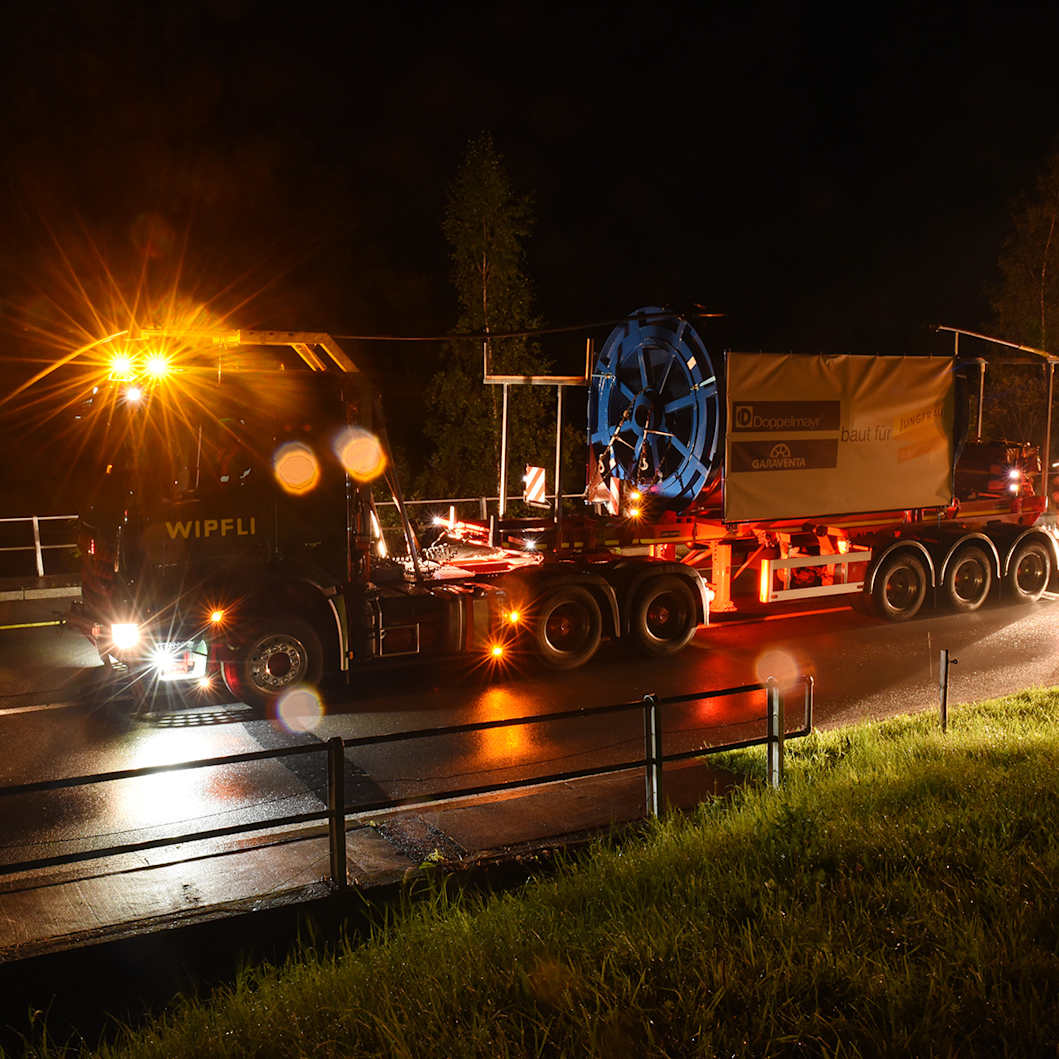 Schwertransport fur V Bahn