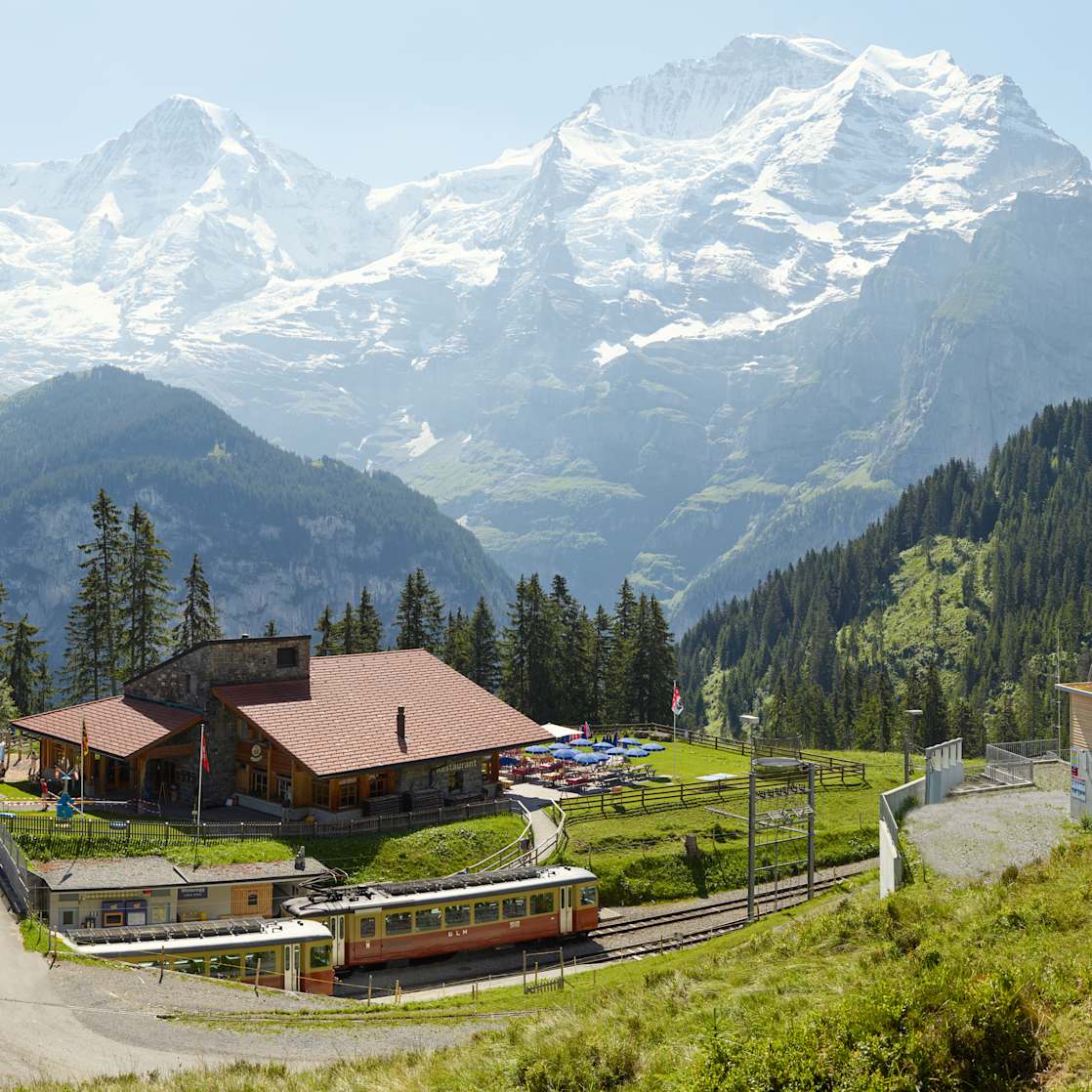 Winteregg Muerren Restaurant Sommer Panorama Eiger Moench Jungfrau