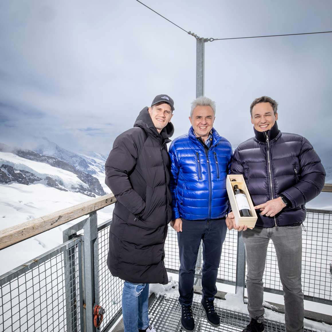 Auf der Sphinx Terrasse mit der 3454 Reine des Glaces vlnr Andy Schmid Urs Kessler Patrick Revey