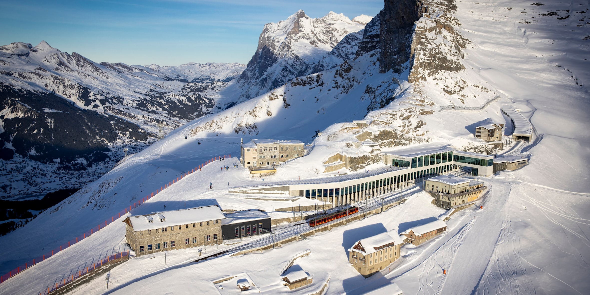 Eigergletscher Eiger Express Jungfraubahn Luftaufnahme Winter