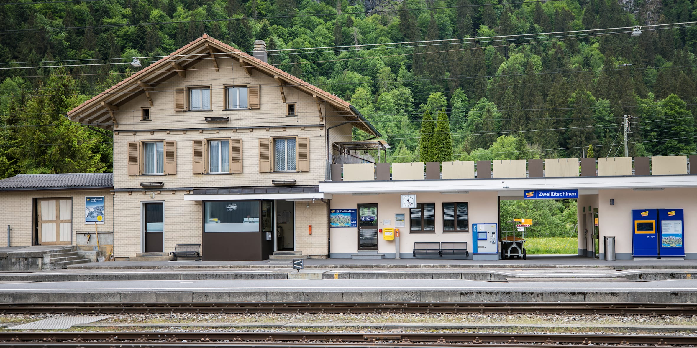 Bahnhof Zweiluetschinen