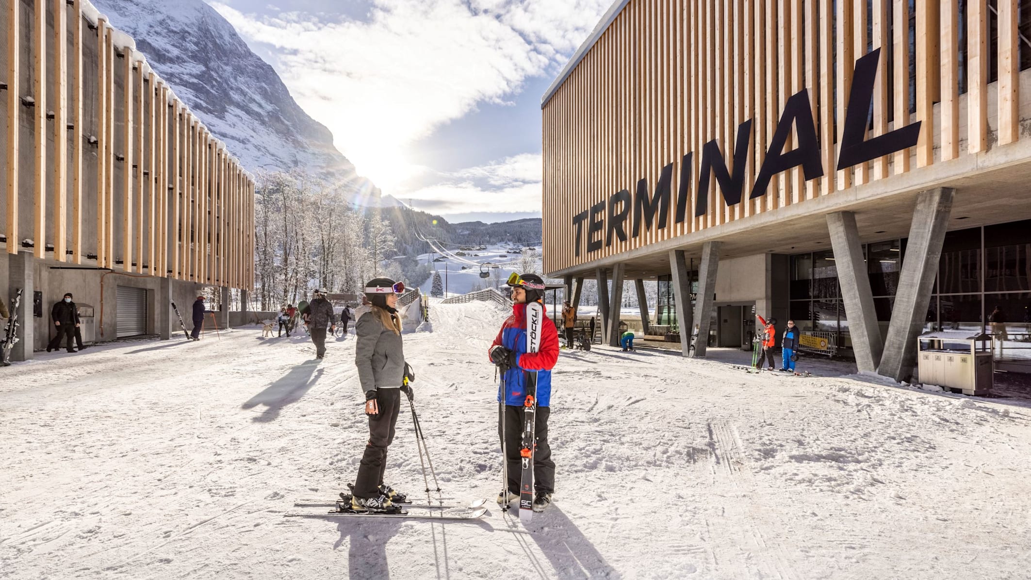 Grindelwald Terminal Skibruecke Skifahrer Eiger kl