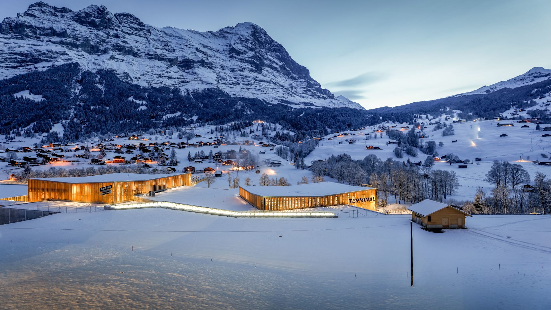 1 2 Grindelwald Terminal Parkhaus Weitansicht Abenstimmung Winter