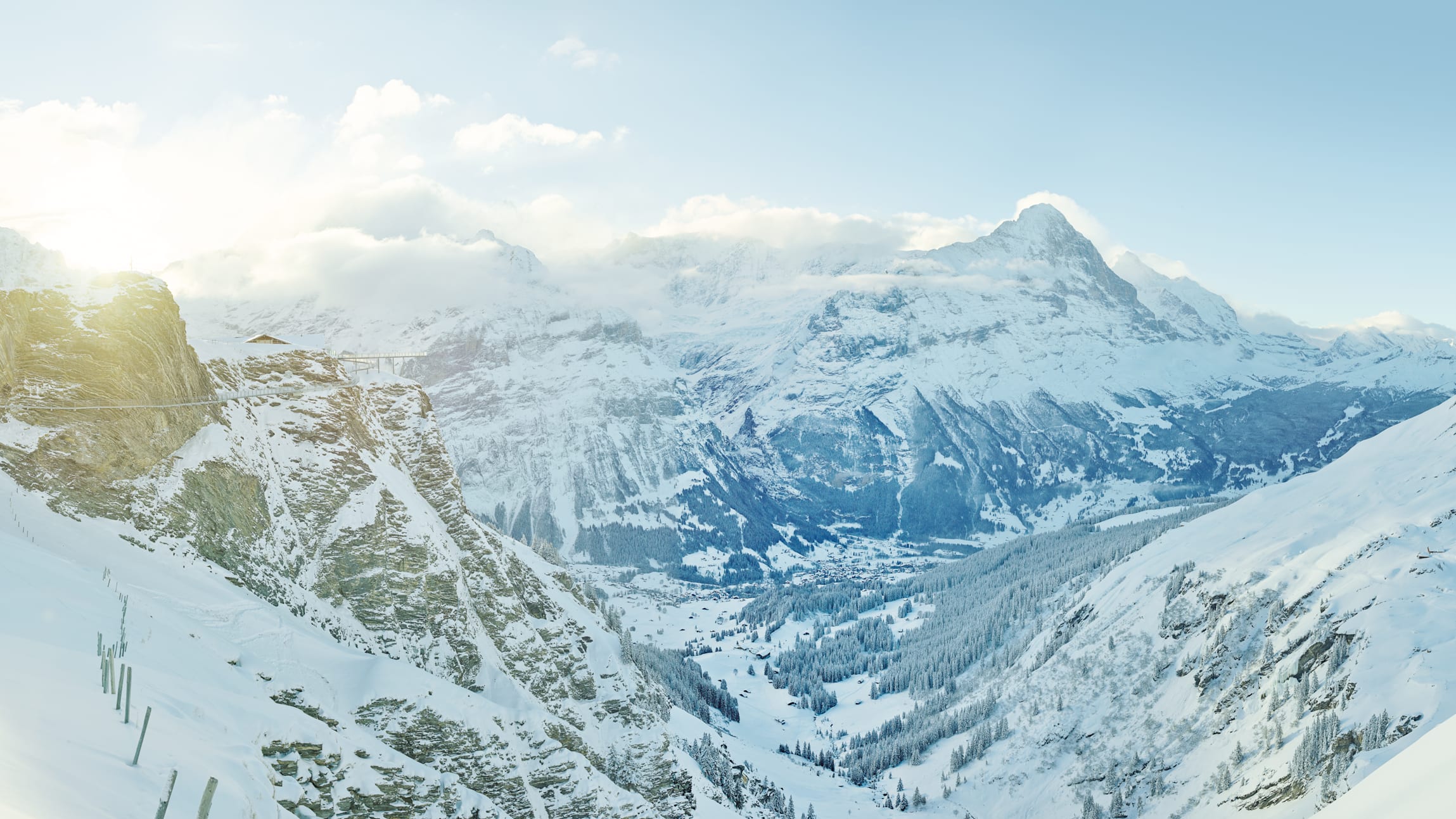 Panorama hivernal de Grindelwald First Cliff Walk