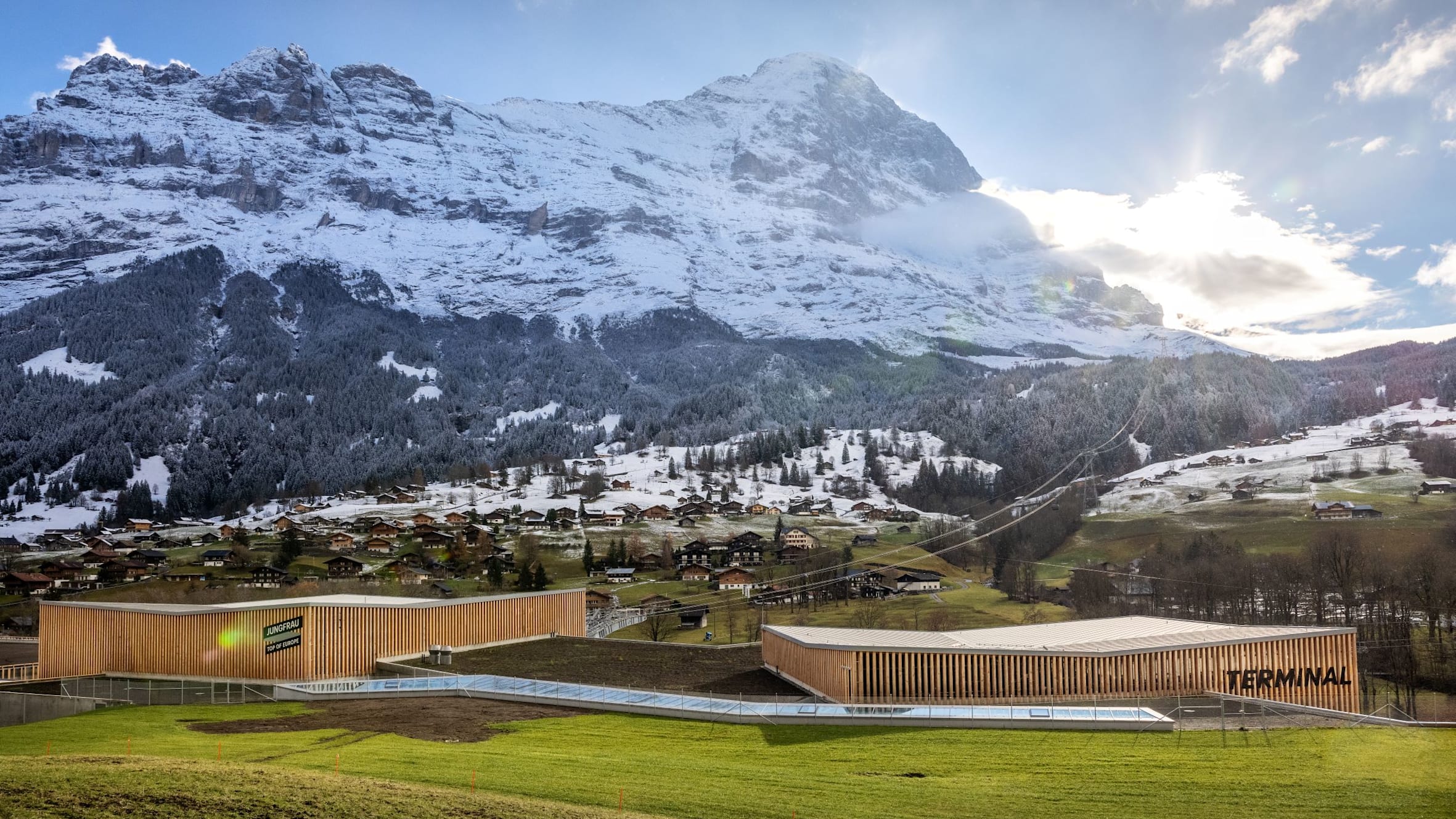 Grindelwald Terminal Parkhaus Weitansicht Eiger Herbst kleiner
