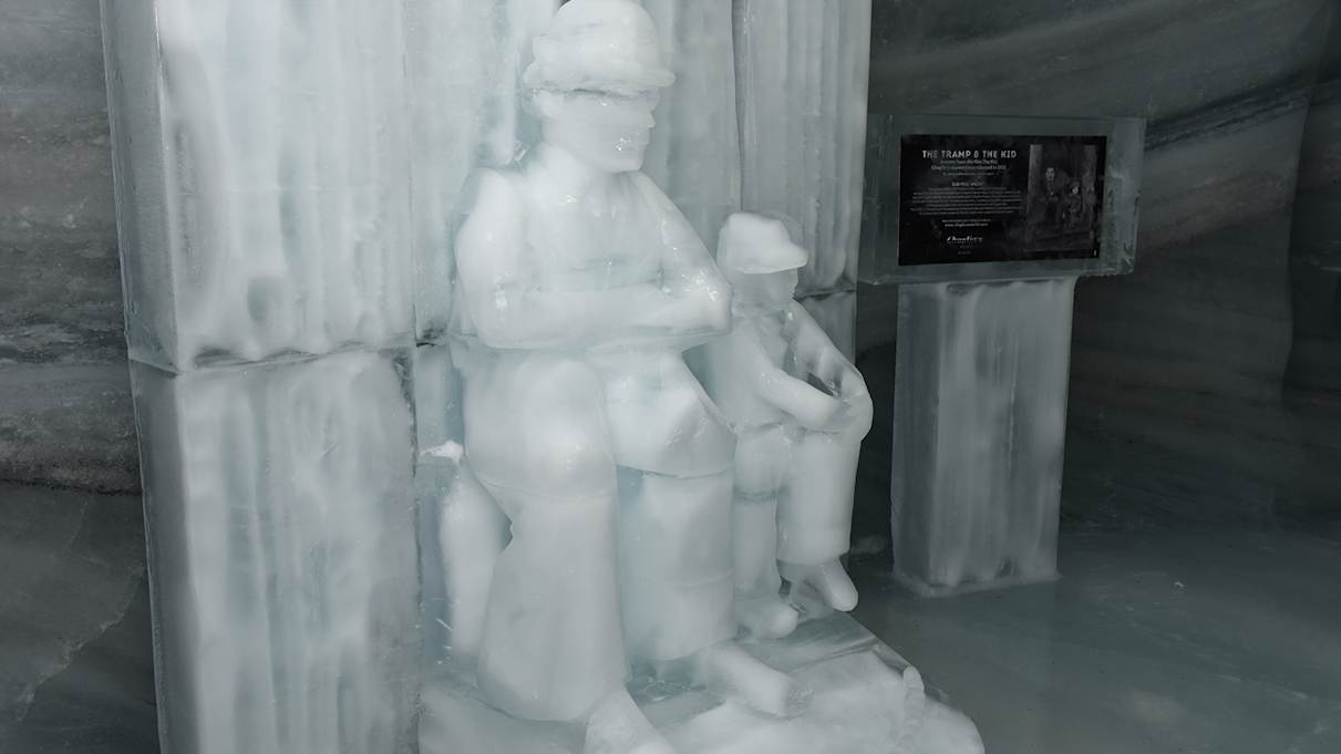 Eisstatue Chaplin and the Kid