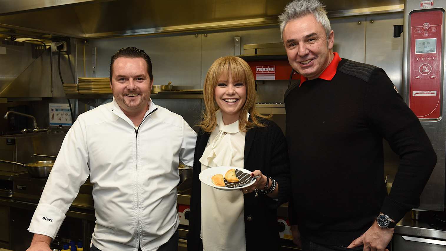 Martin Bieri Francine Jordi und Urs Kessler in der Kueche