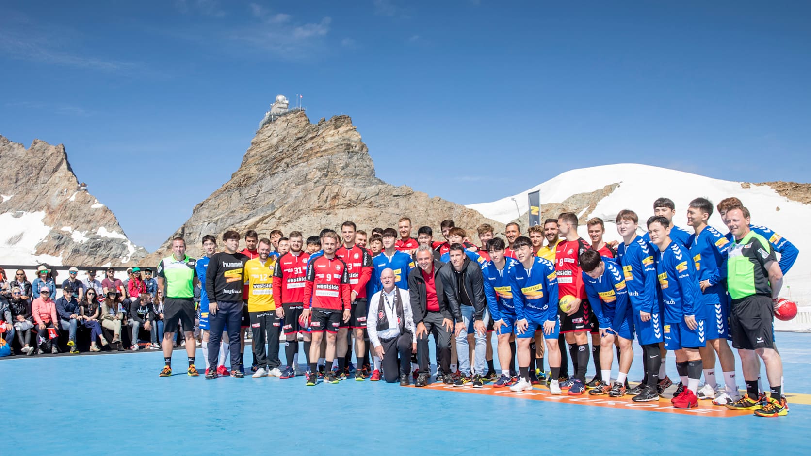 Handball 5 BSV Bern und Koreanische Nationalmannschaft mit Andy Schmid Urs Kessler und Peter Roethlisberger