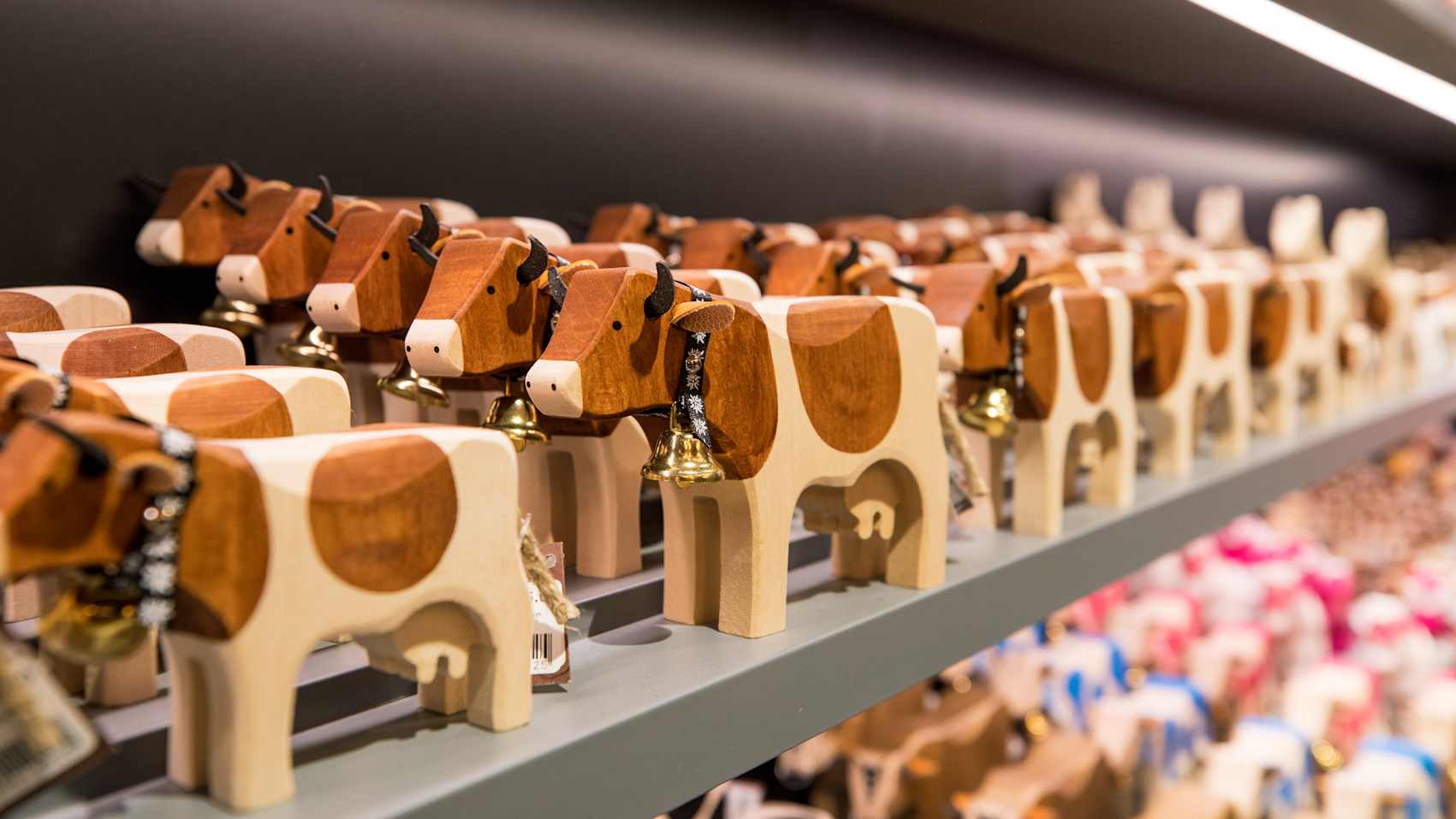 Experiences, flagship store, indoors, Interlaken, Jungfrau Railways, Lindt, partnerships, shop, store, Swatch, relationships, Victorinox, jungfrau.ch