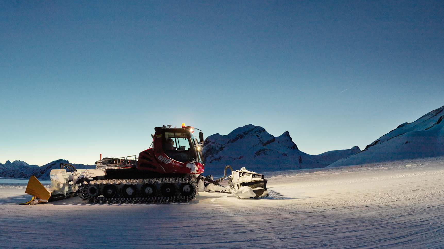 Bahnen-Maschinen, Erlebnisse-Aktivitaeten, Jungfrau-Ski-Region, Pistenbully, Pistenbullyfahren, Skigebiet-Grindelwald-First, Skigebiet-Grindelwald-Wengen, Winter