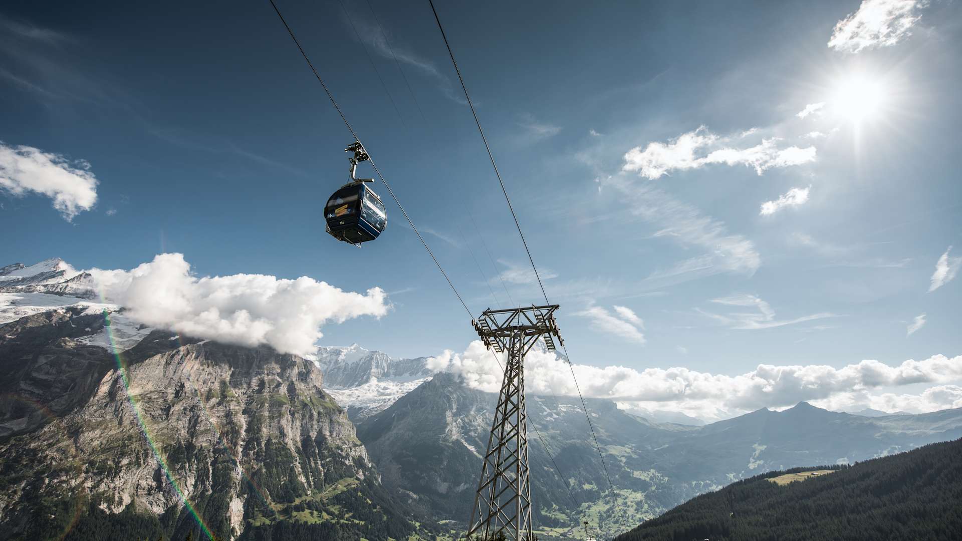 Cable car advertising Grindelwald-First