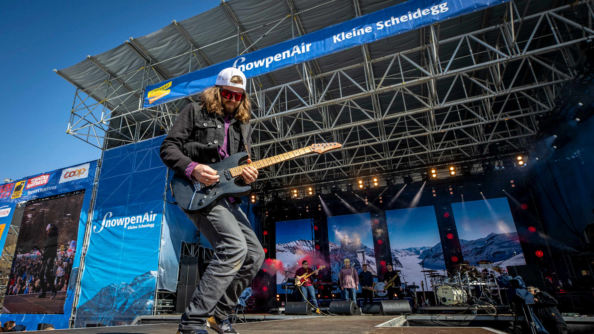 Crazy Mofos eroeffnen das 23 SnowpenAir