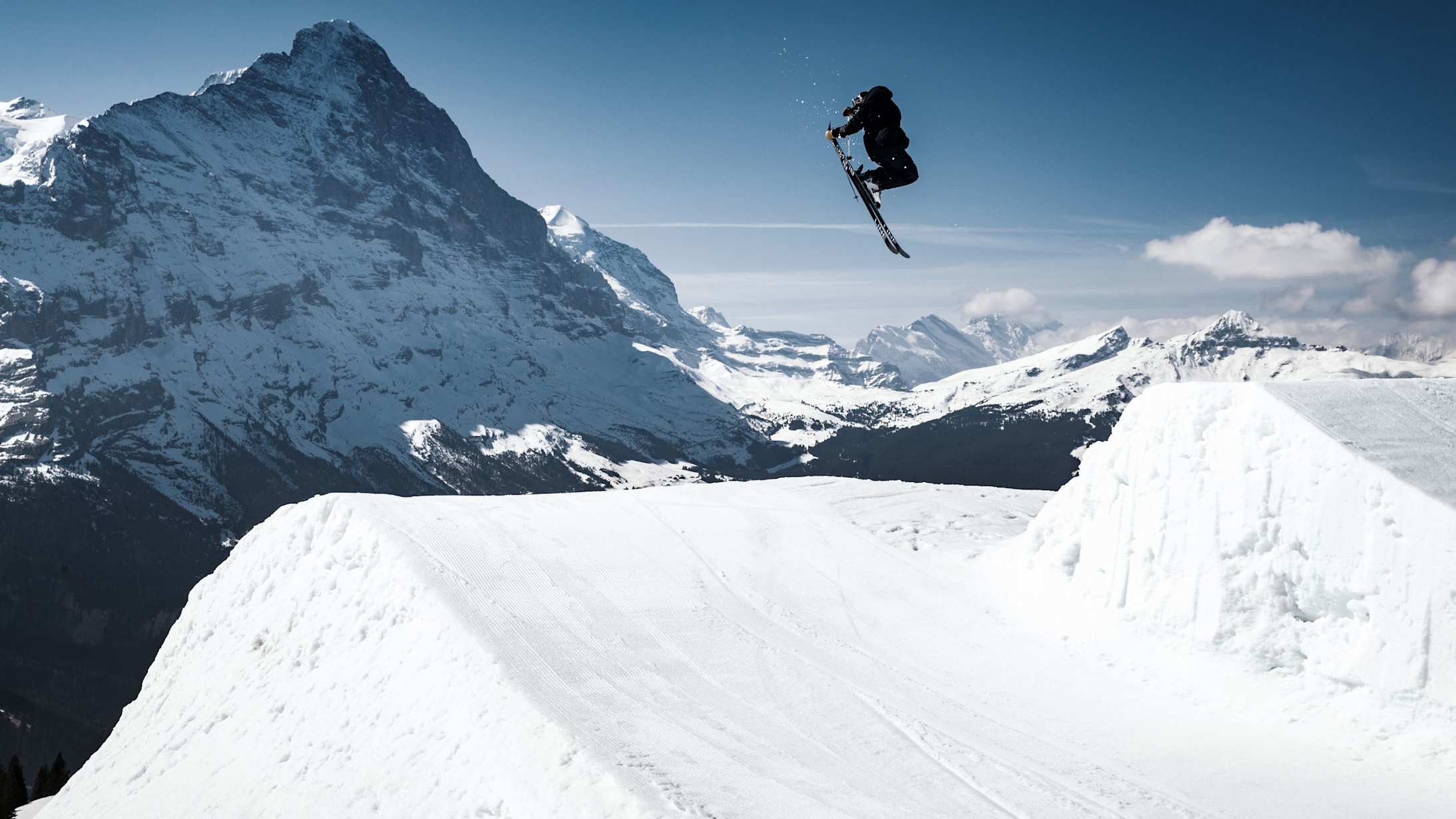 Grindelwald First Snowpark Person auf Kicker kl