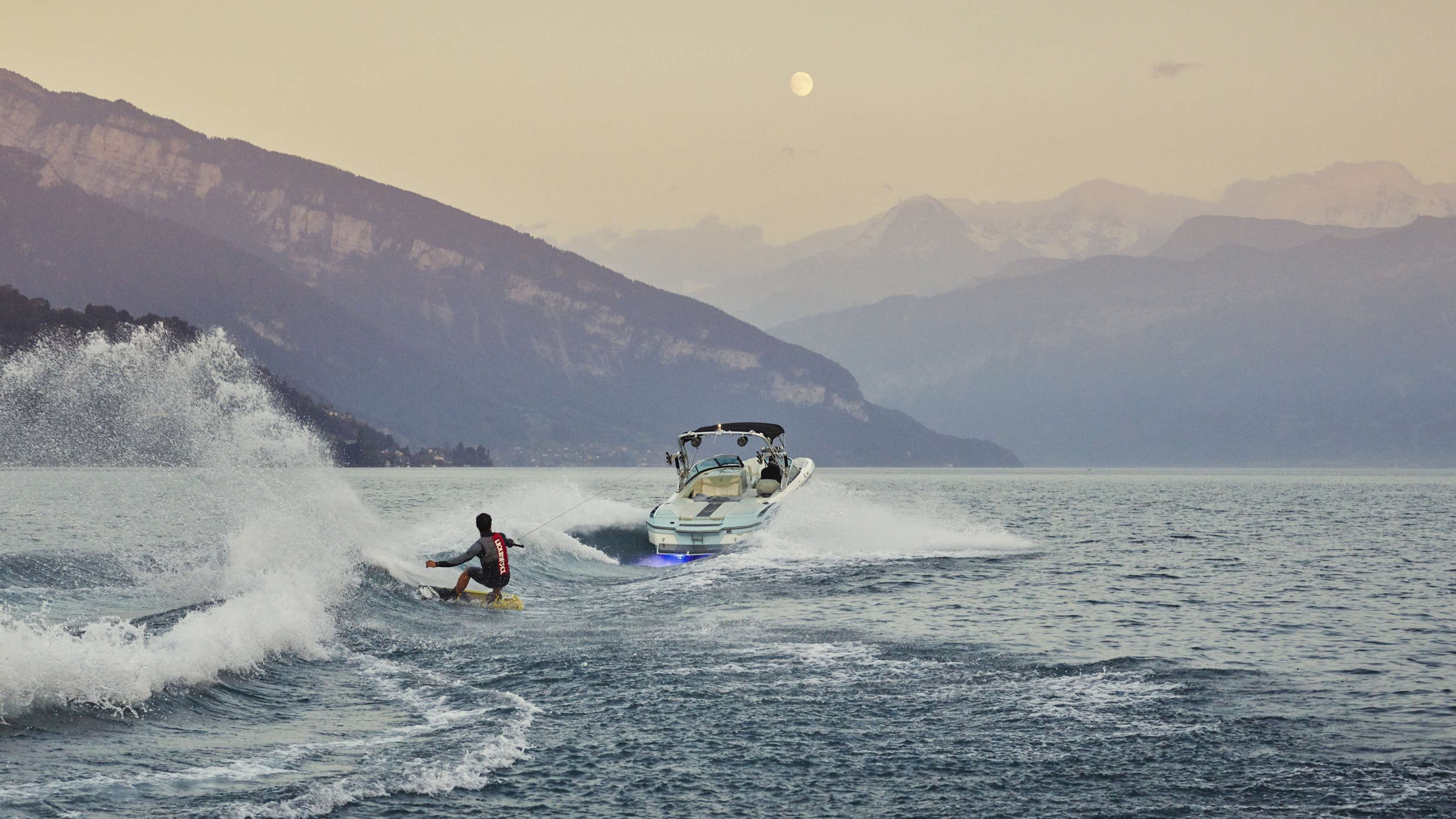 Interlaken Thunersee Adventure Wakeboarden