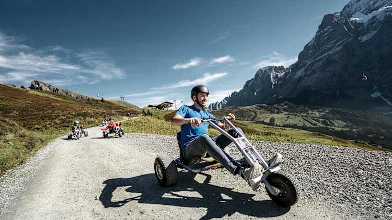 Grindelwald First Mountain Cart Personen Frontaufnahme