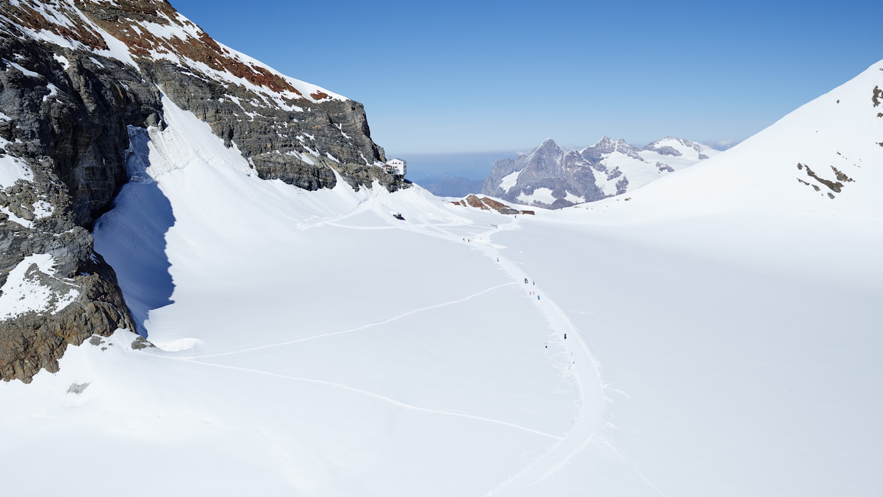 Jungfraujoch Gletscher Moenchsjochhuette Wandern