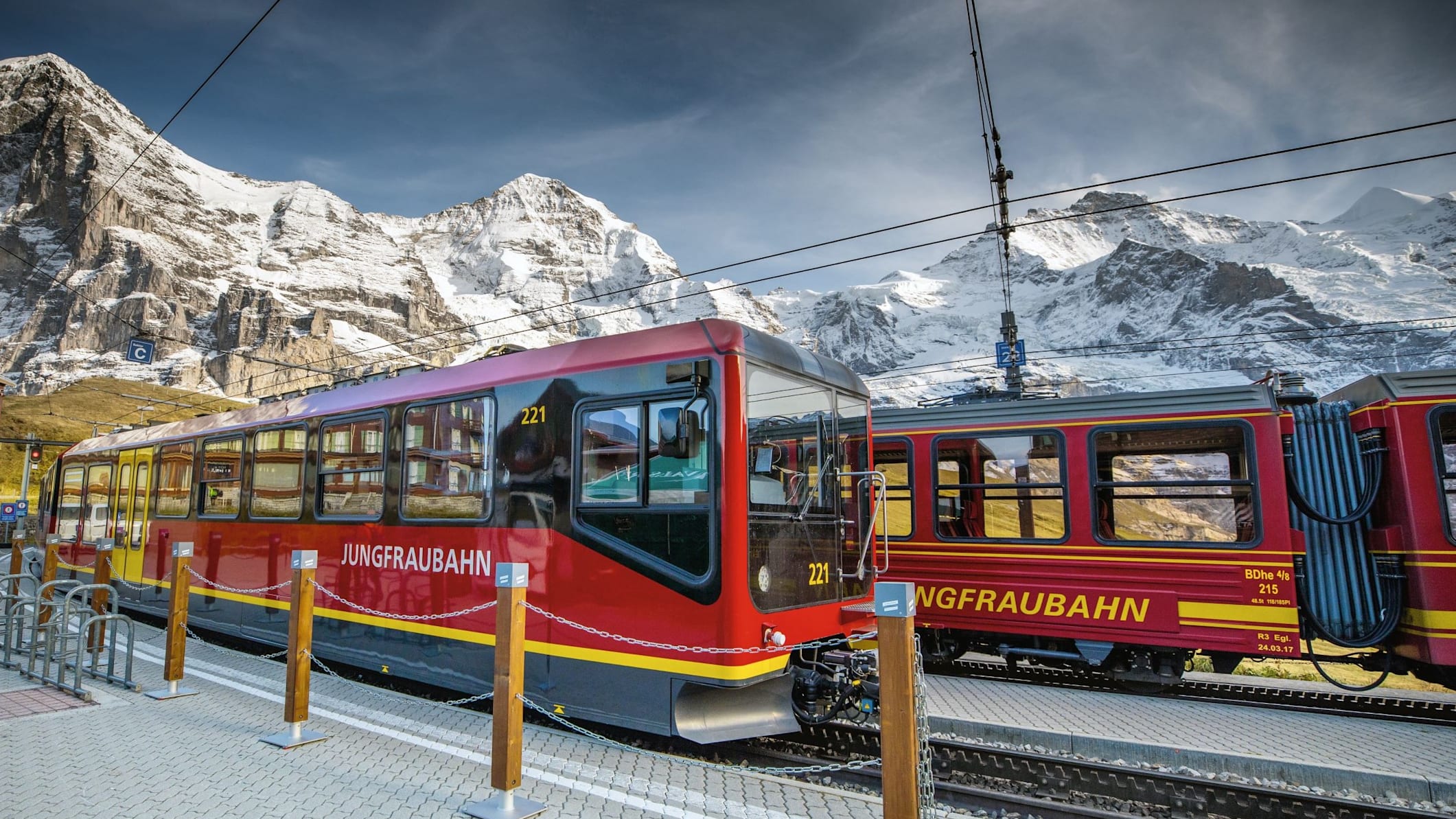 Jungfraubahn Kleine Scheidegg Neue und alte Zugkomposition