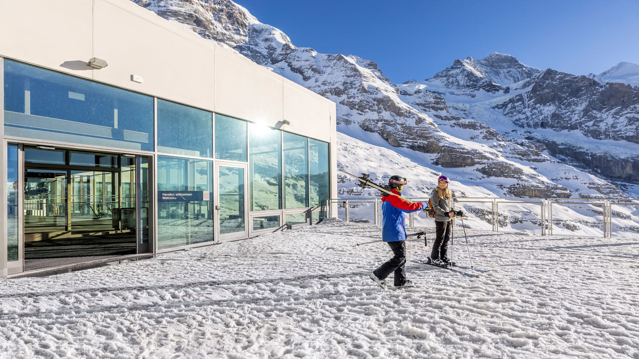 Eigergletscher Ausgang Skipiste Moench Jungfrau kl
