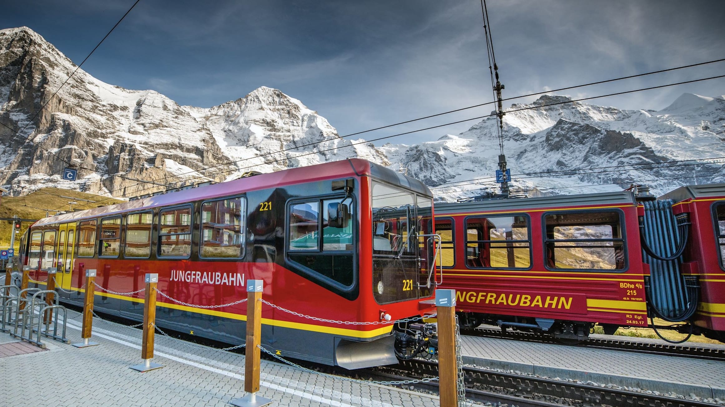 Jungfraubahn Kleine Scheidegg Neue und alte Zugkomposition