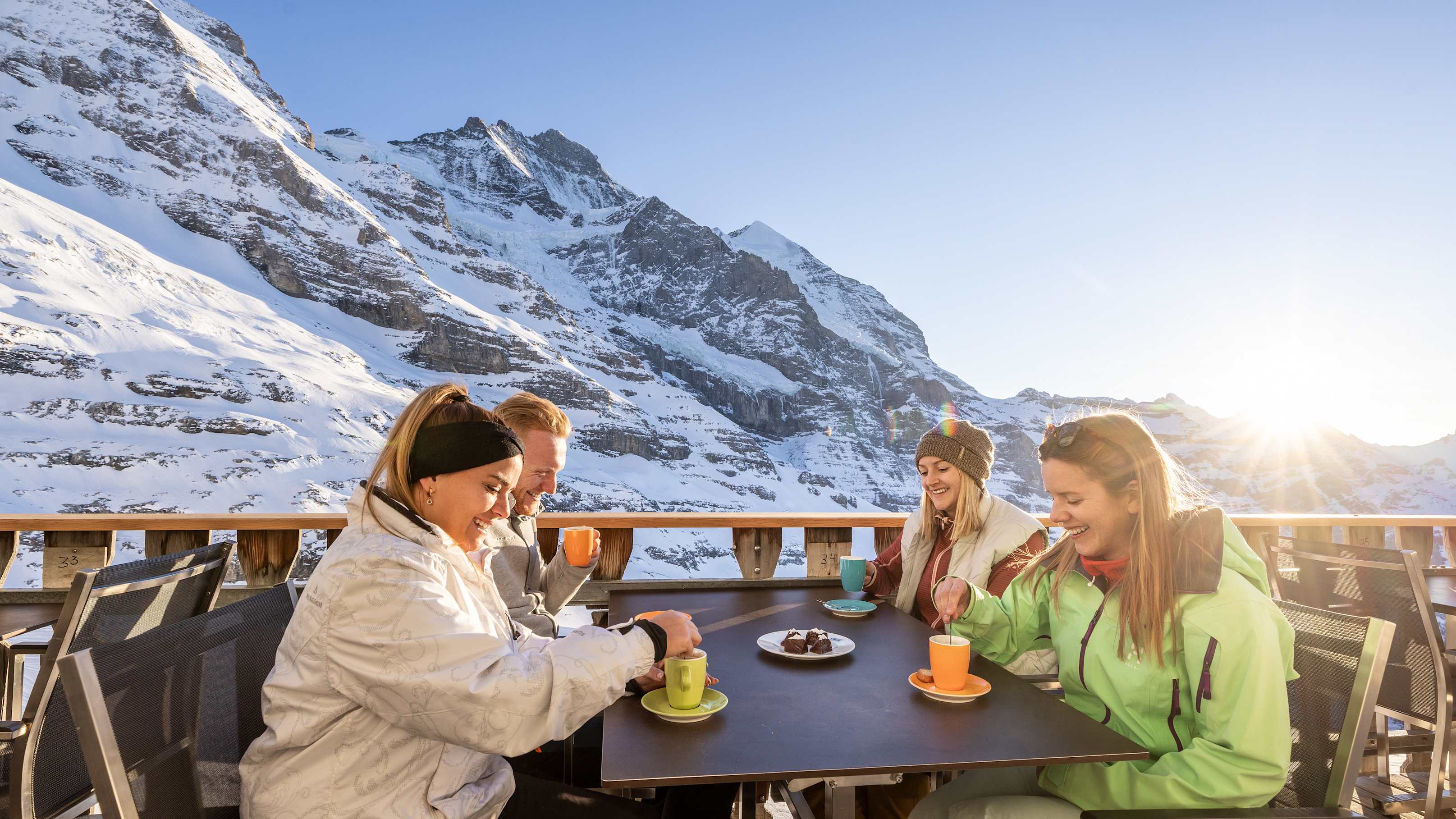Restaurant EGL aussen Sonnenuntergang Kaffee 4Personen