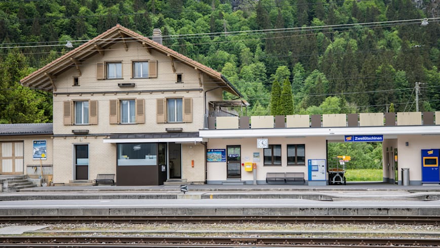 Bahnhof Zweiluetschinen
