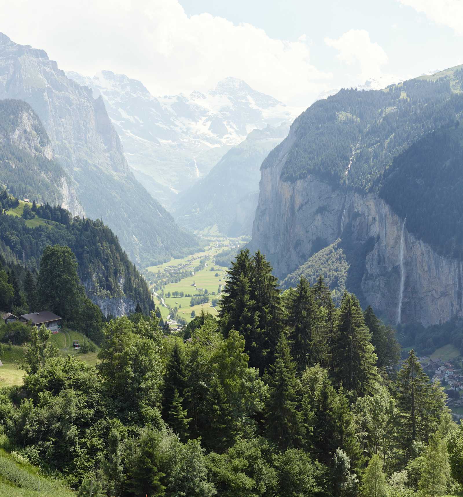 Lauterbrunnen valley: Made by glaciers