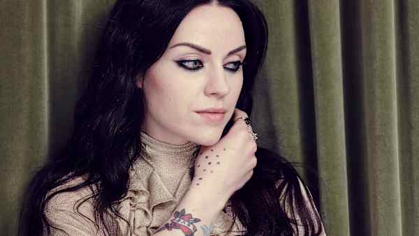 Amy Macdonald rocks the 2018 SnowpenAir stage