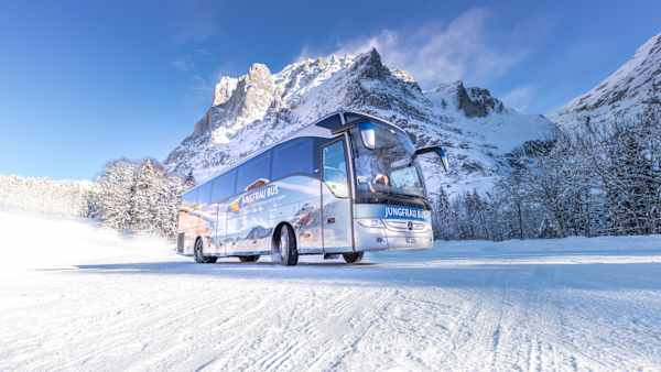 Jungfrau Railways picks up Zurich residents with the ski bus 
