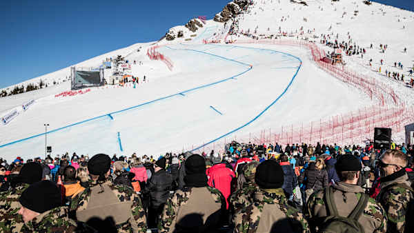 Follow in the tracks of Beat Feuz over the Lauberhorn slope. 