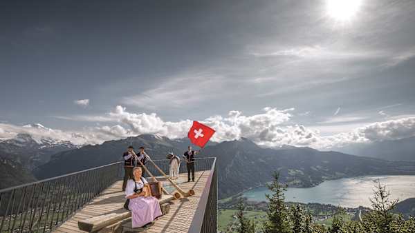 Live Folklore on Harder Kulm every evening