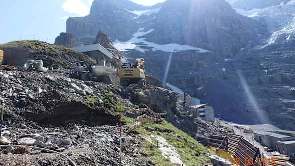 Construction site information regarding night work on the Eiger glacier