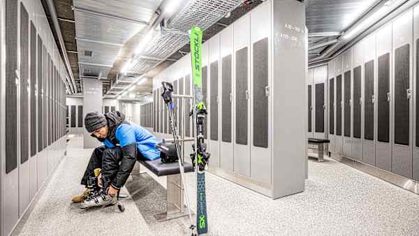 Ski locker