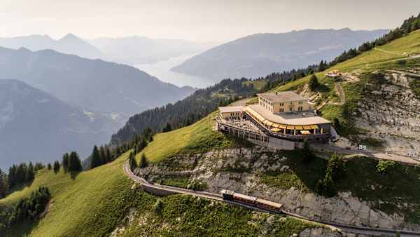 Die Schynige Platte-Bahn nimmt die Sommersaison in Angriff