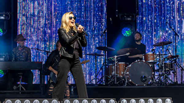 SnowpenAir 2022: Leading acts Helene Fischer and Sunrise Avenue thrill