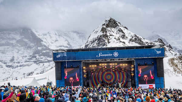 24. SnowpenAir: Über 6000 Fans rocken mit Hecht & Co. 