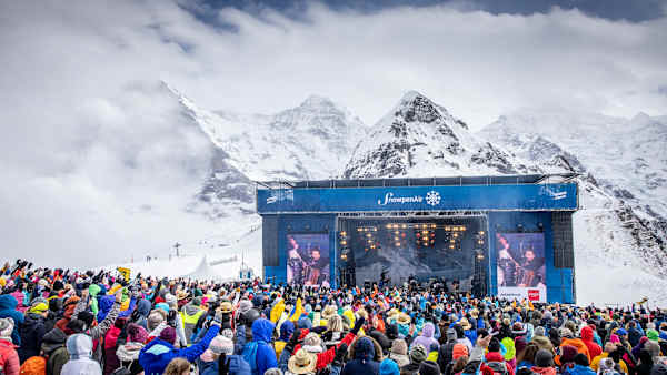 25 SnowpenAir presents headliner Simply Red on Saturday and Gölä on Sunday