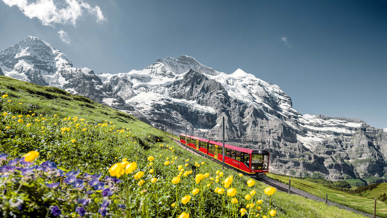 Jungfraubahn Moench Jungfrau Sommer 